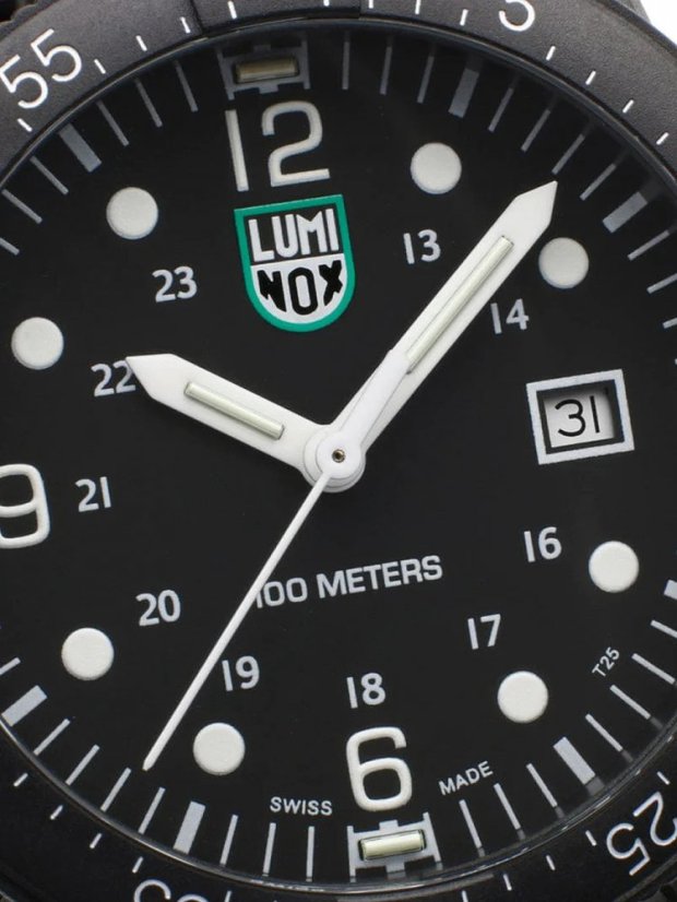 Luminox X2.2001