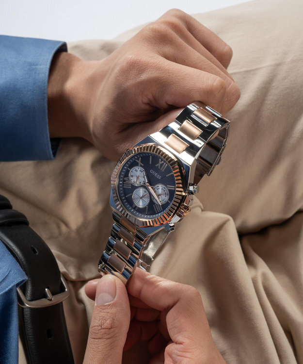 Guess GW0703G4 Equity