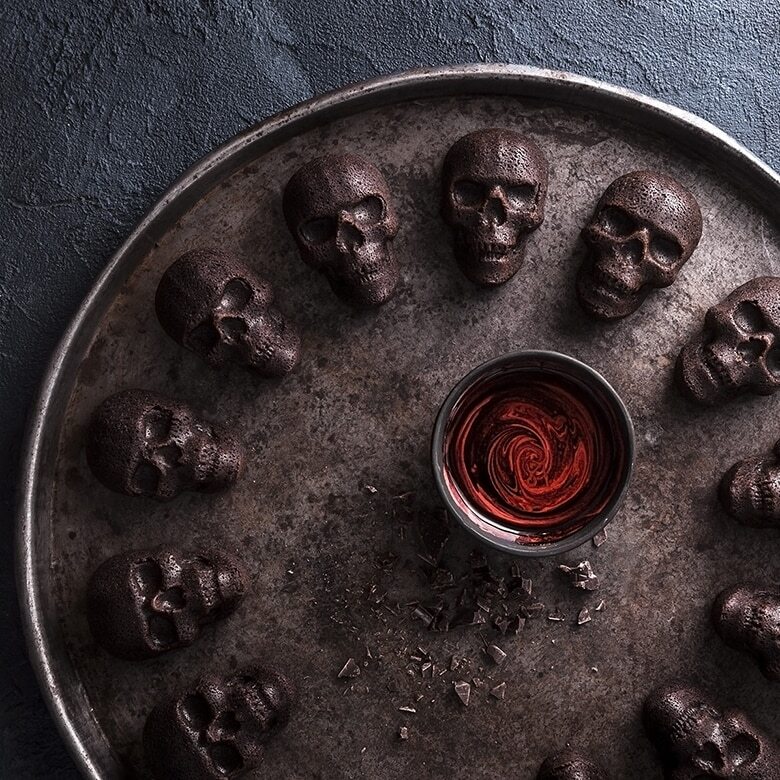 Nordic Ware mini skull cake mould, plate with 6 moulds, bronze, 89448
